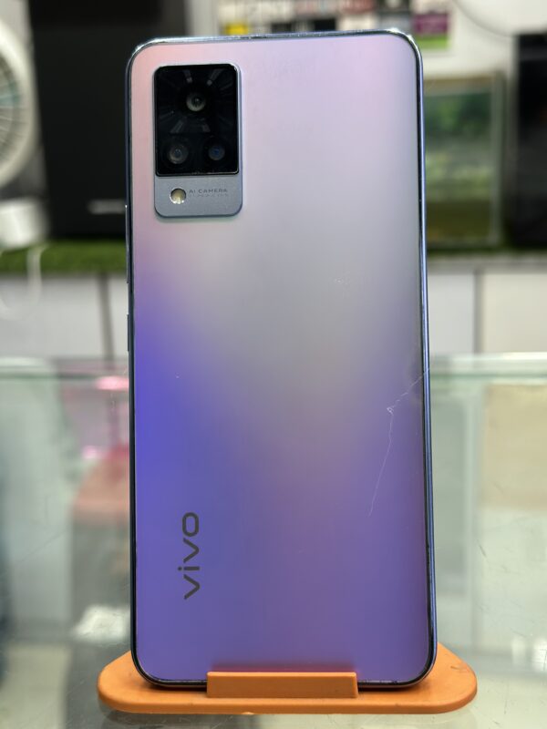 vivo V21